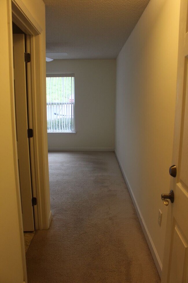 Photo - 611 Harts Cove Way