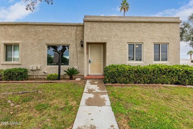 Furnished Optional 3 bed 2 bath Townhome - Furnished Optional 3 bed 2 bath Townhome
