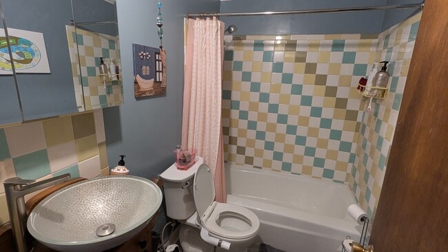 Full private bathroom - 1933 Saxton Ave