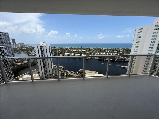 Photo - 20281 E Country Club Dr Unidad 2104