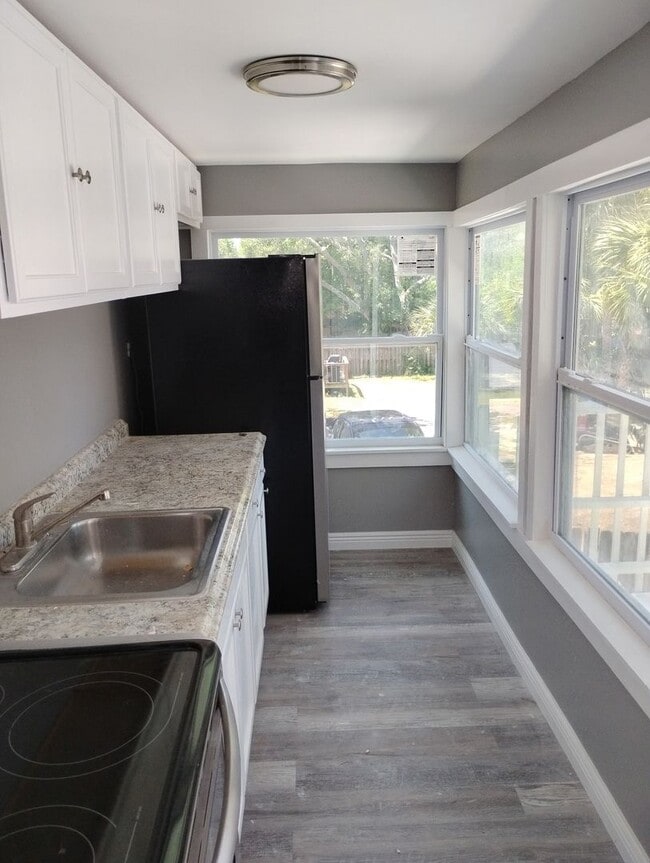 Building Photo - 208 Fairview Ave Unit #3