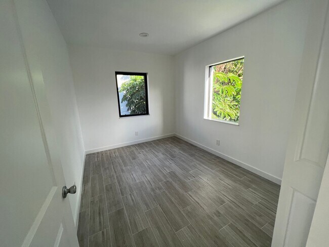 Photo - 544 NW 35 ST Unit 544 NW 35 street #Upstairs