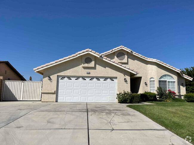 Building Photo - 18120 Lakeview Dr Rental