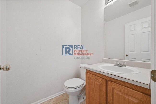 Photo - 5633 S Yakima St