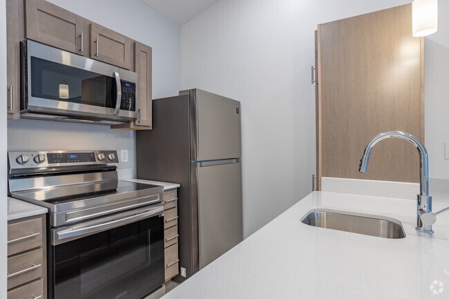 1BD, 1BA - 478-675SF - Franklin West