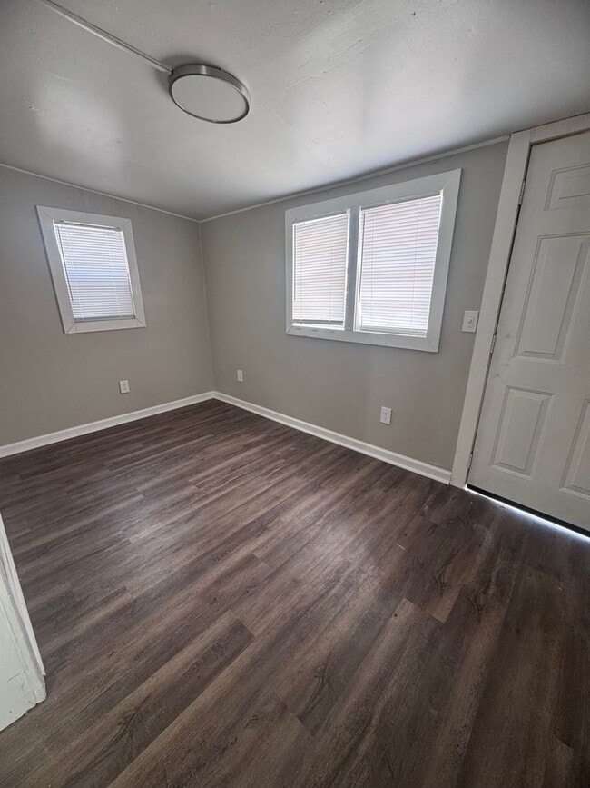 Building Photo - 3409 S Polk St