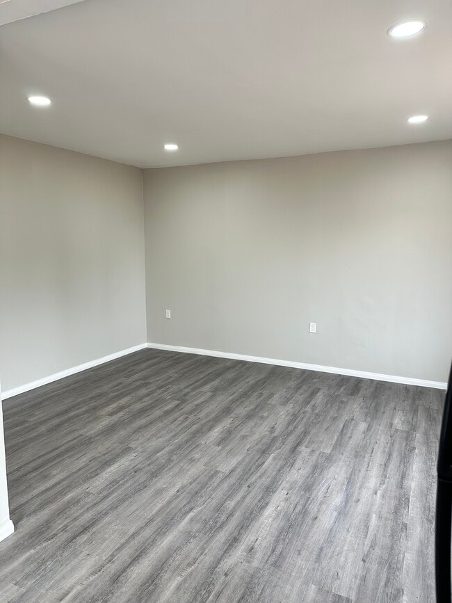 Photo - 8315 Lincoln St