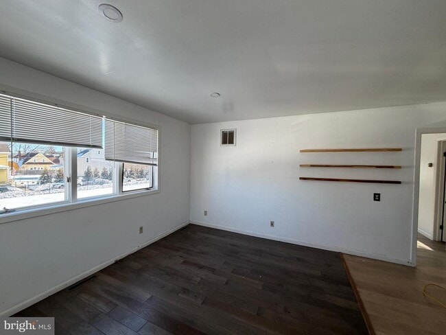 Photo - 644 Cooper St