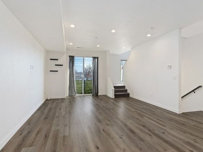 Photo - Downtown Beautiful 4 bed, 4 bath town-home