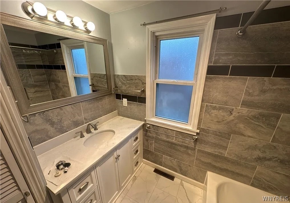 Photo - 298 Skillen St