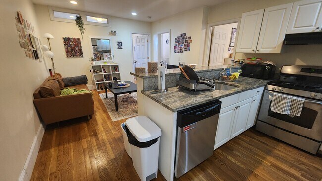 Photo - 19 Thatcher St