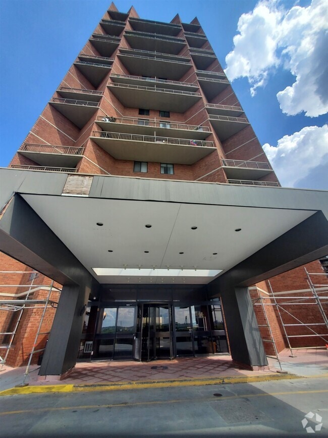Building Photo - 240 Harmon Cove Tower Rental