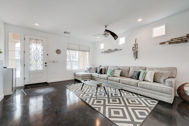 Photo - FANTASTIC FULLY UPGRADED FURNISHED RENTAL LOCATED IN THE SOUTHWEST!!!