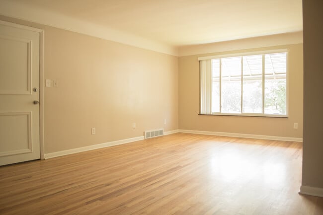 Photo - Royal Oak Crossings at Gardenia