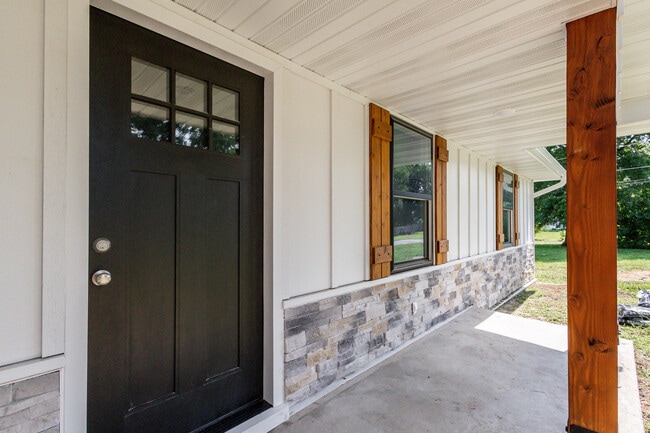 25 Poplar Hill Dr