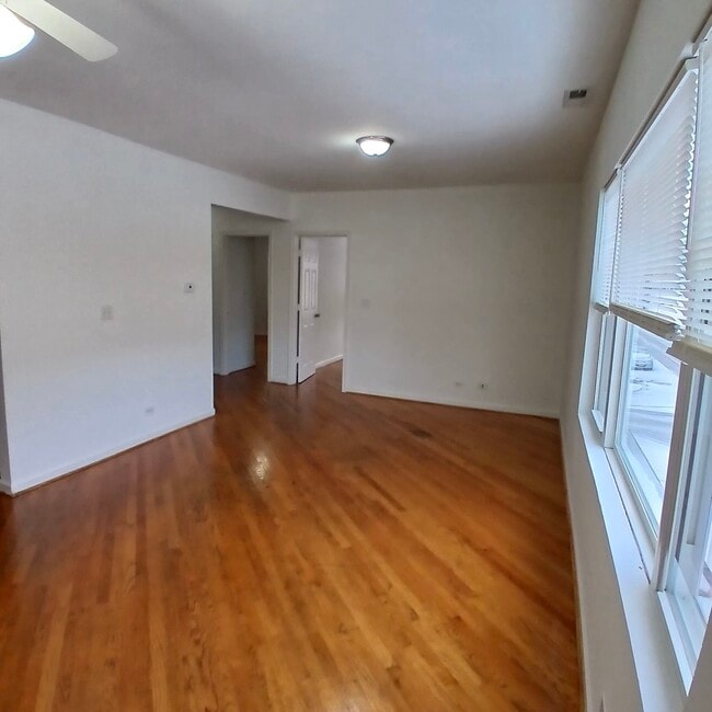 Photo - 5058 W Altgeld St