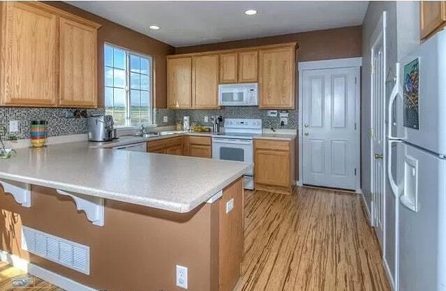 Photo - 3848 Red Deer Trl