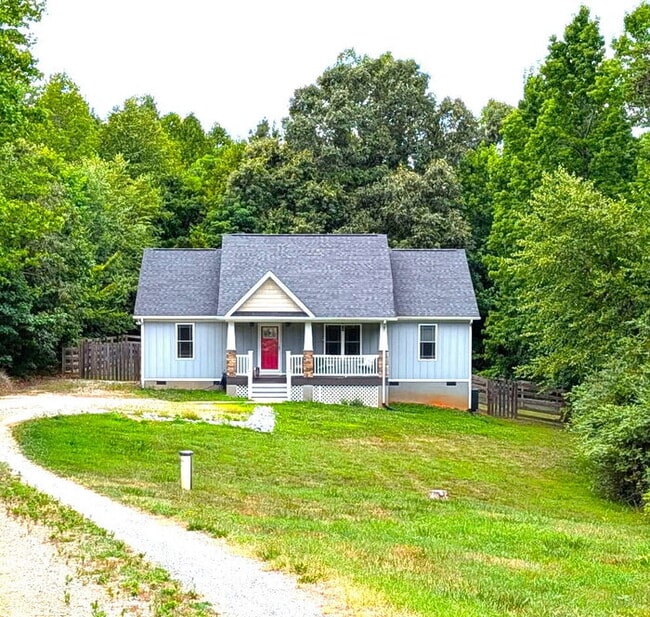Building Photo - Modern Country Living in Goochland – 3 Bedroom Home on 1.85 Acres
