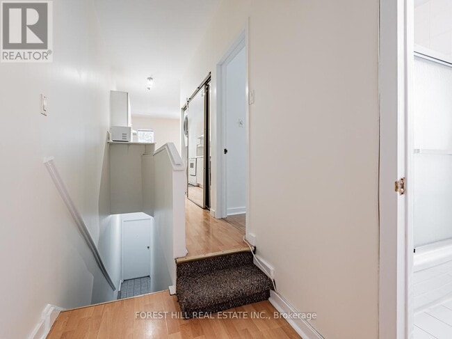 Photo - 70 Macpherson Ave Unit Upper