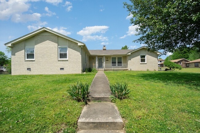Building Photo - Updated Nashville Ranch for Rent! Rental