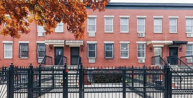 Building Photo - 1319 Gates Ave Unit 1st floor