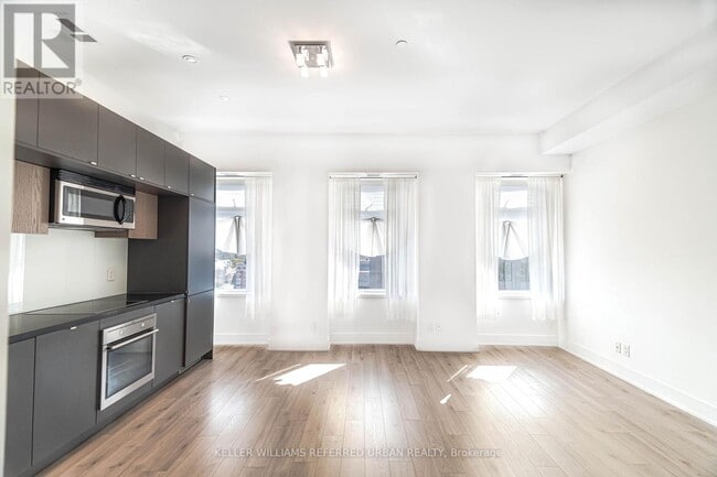 Photo - 111 St Clair Ave W Unité 1206