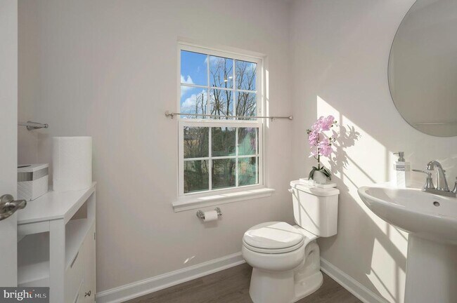 Photo - 7977 Independence Dr