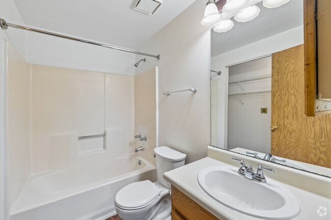 3BR, 2BA - 2,000SF - Primary Bathroom