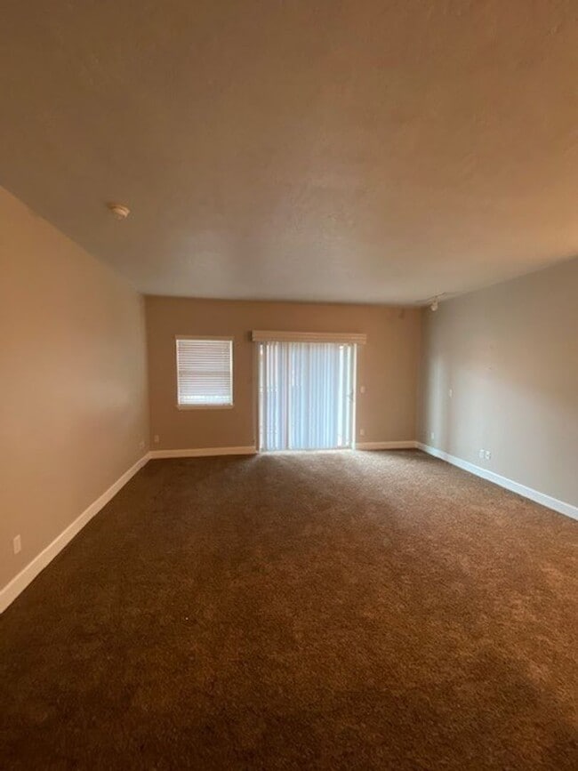 6740 N Spurwing Loop