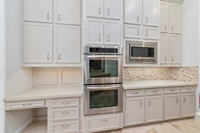 Building Photo - 32610 Whitburn Trail