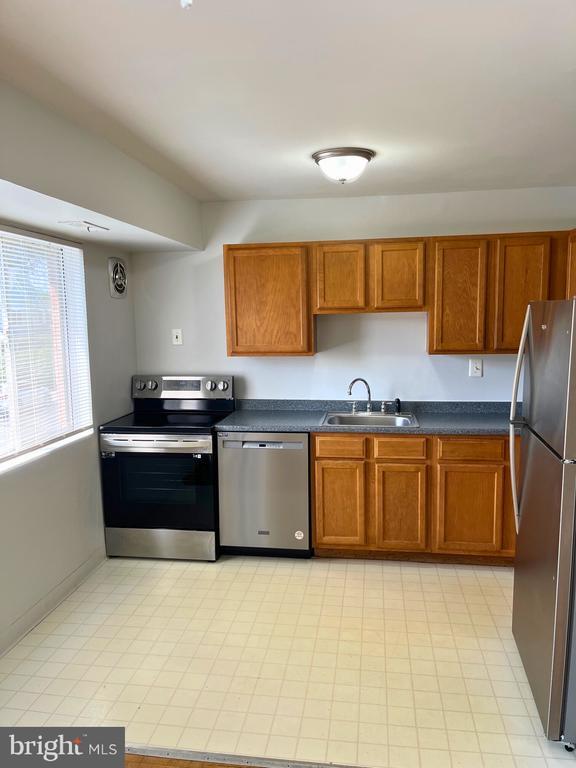Building Photo - 204 E Mason Ave Unit 202