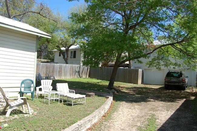 Photo - 1903 David St