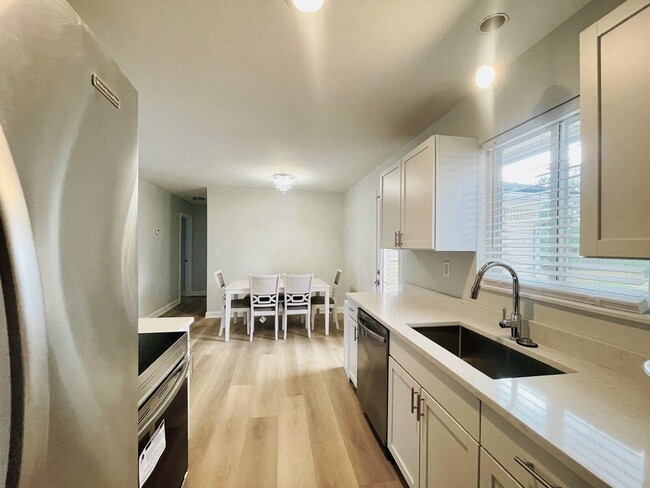 Photo - 2547 Empire Dr