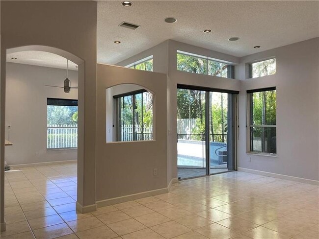 Photo - 1940 Sweetbay Way