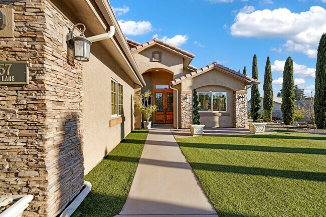 Photo - Large 4 bedroom 4.5 Bathroom Single Family House on Large Lot