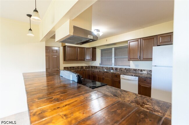 Photo - 235 SE 45th St