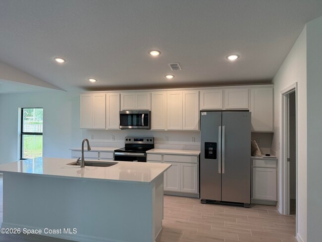 Photo - 792 Geary St SW