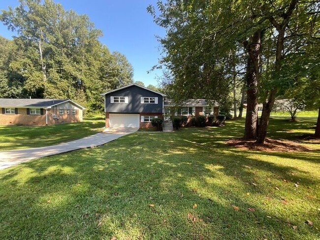 Building Photo - 2356 Clifton Springs Manor Rental