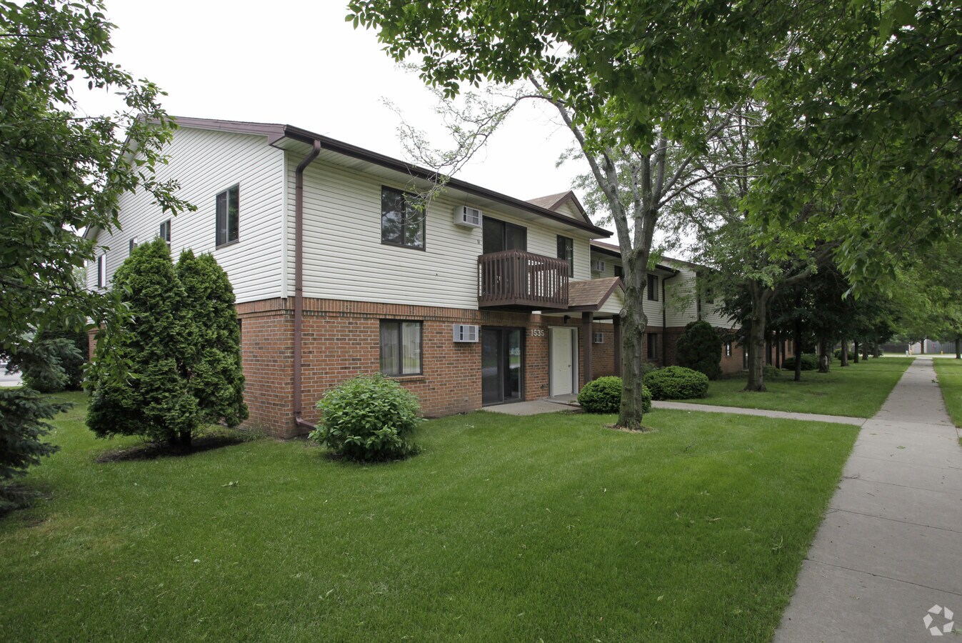 Woodlane Apartments - Woodlane Apartments