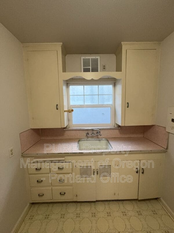 Photo - 715 NE 20th Ave