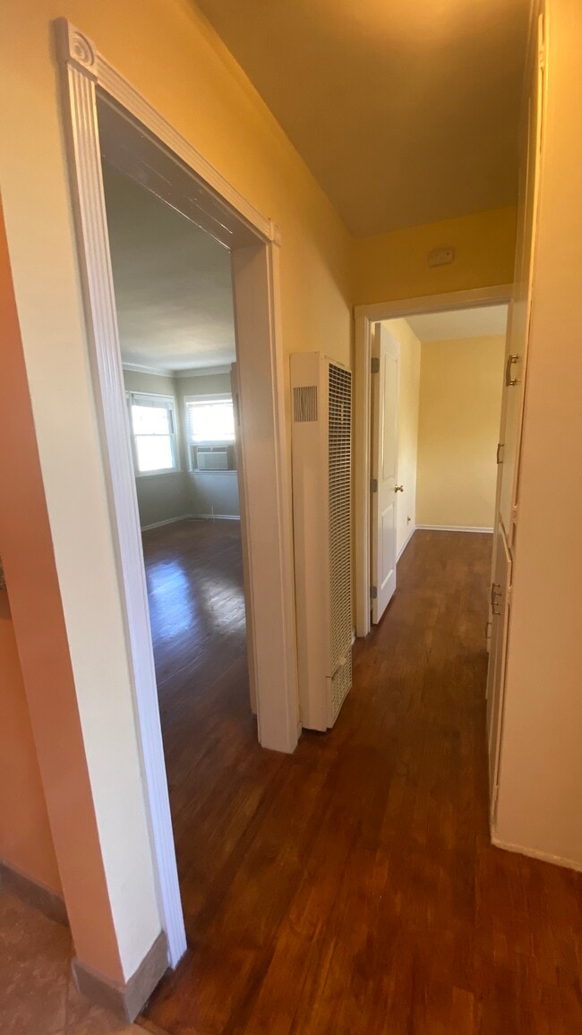 11662 Chandler Blvd Unit B