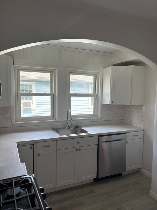 Kitchen - 137 Worcester Ave Unit 1