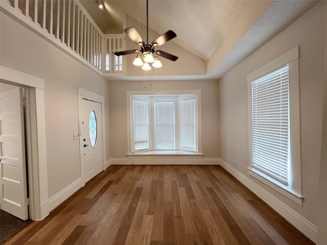 Photo - 421 E Myrtle St