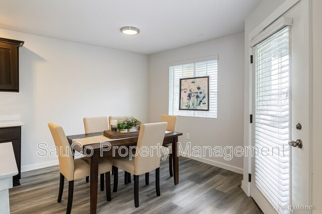 Photo - 2564 Hawthorne St