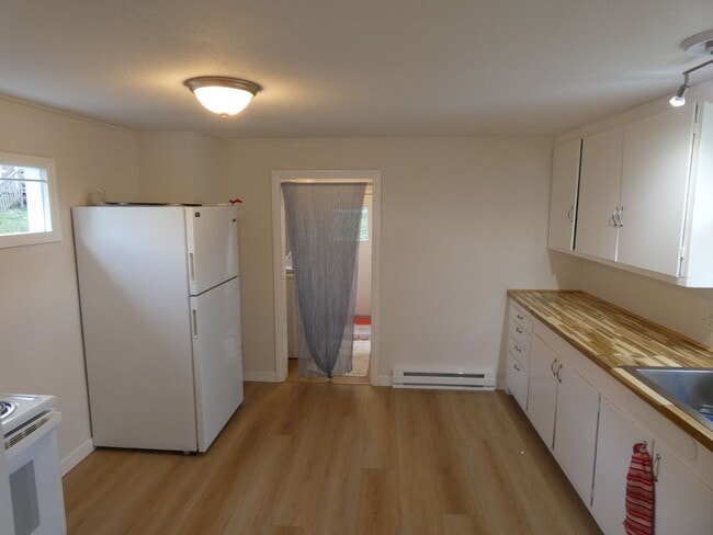 Photo - 1237 W 9th St