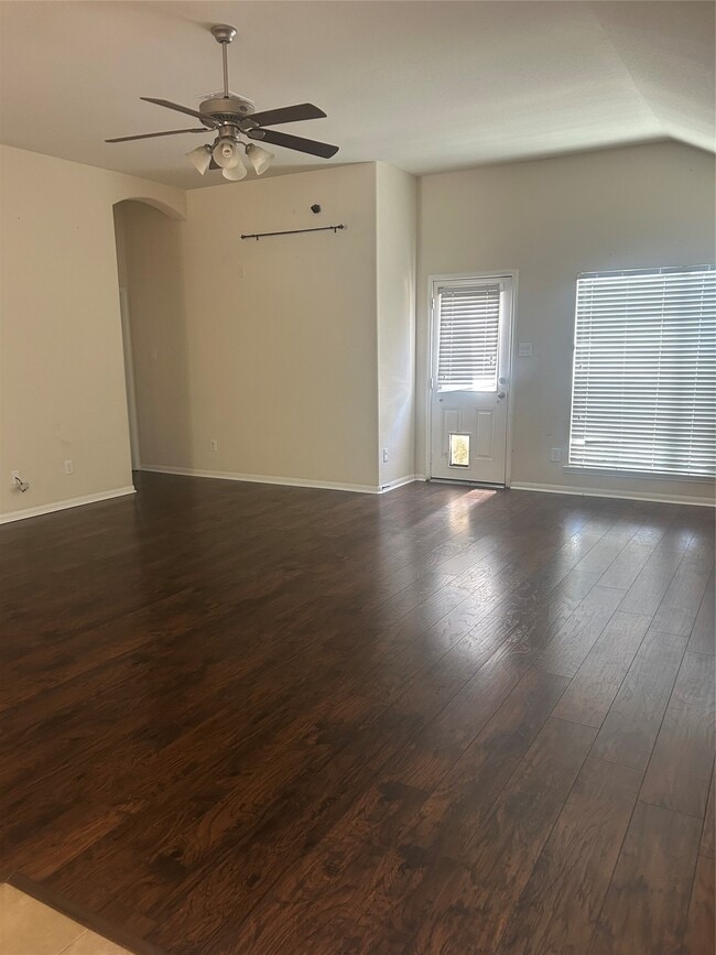 Building Photo - 8407 Broadleaf Ave