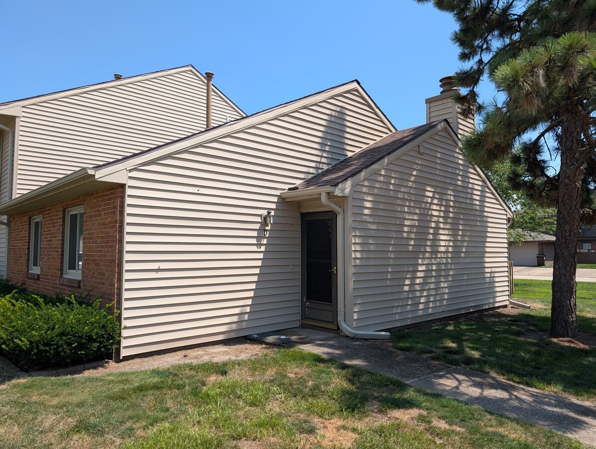 Photo - 1609 Lyndhurst W Dr