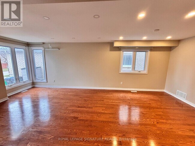 Photo - 5503 Landsborough Ave