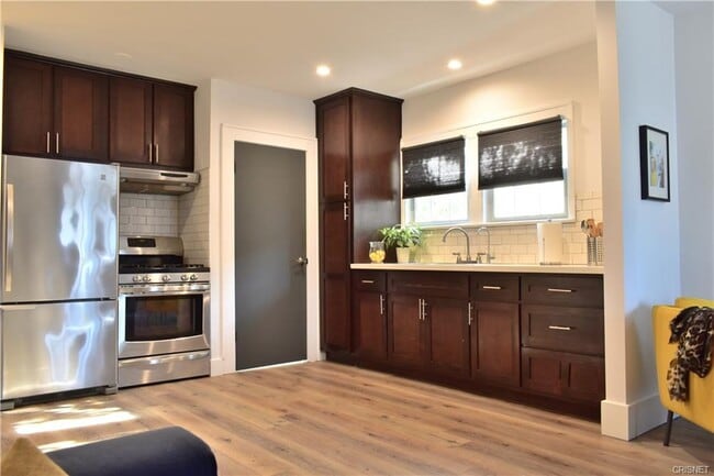 908 Victoria Ave - 908 Victoria Ave Unit 908