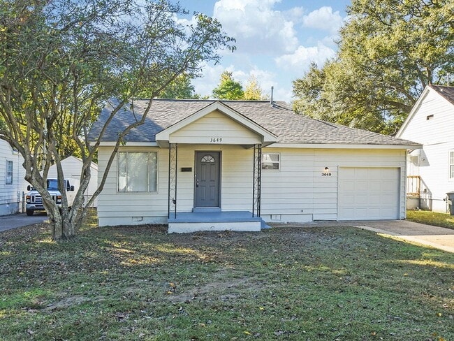 UPDATED 3 bed, 1 bath near U of M. - UPDATED 3 bed, 1 bath near U of M. House